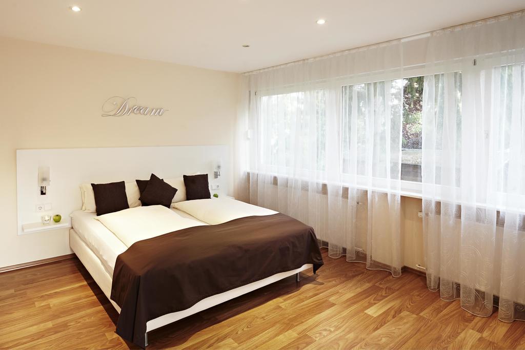 Hotel Bonjour Bad Soden am Taunus Room photo