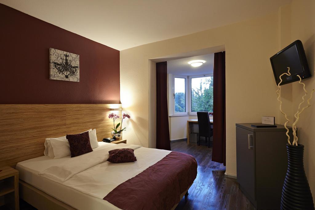 Hotel Bonjour Bad Soden am Taunus Exterior photo