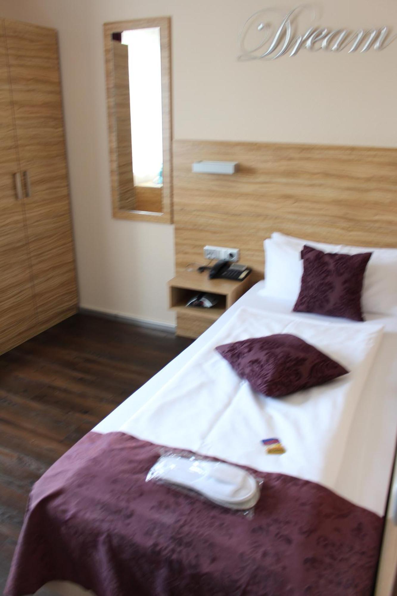 Hotel Bonjour Bad Soden am Taunus Room photo