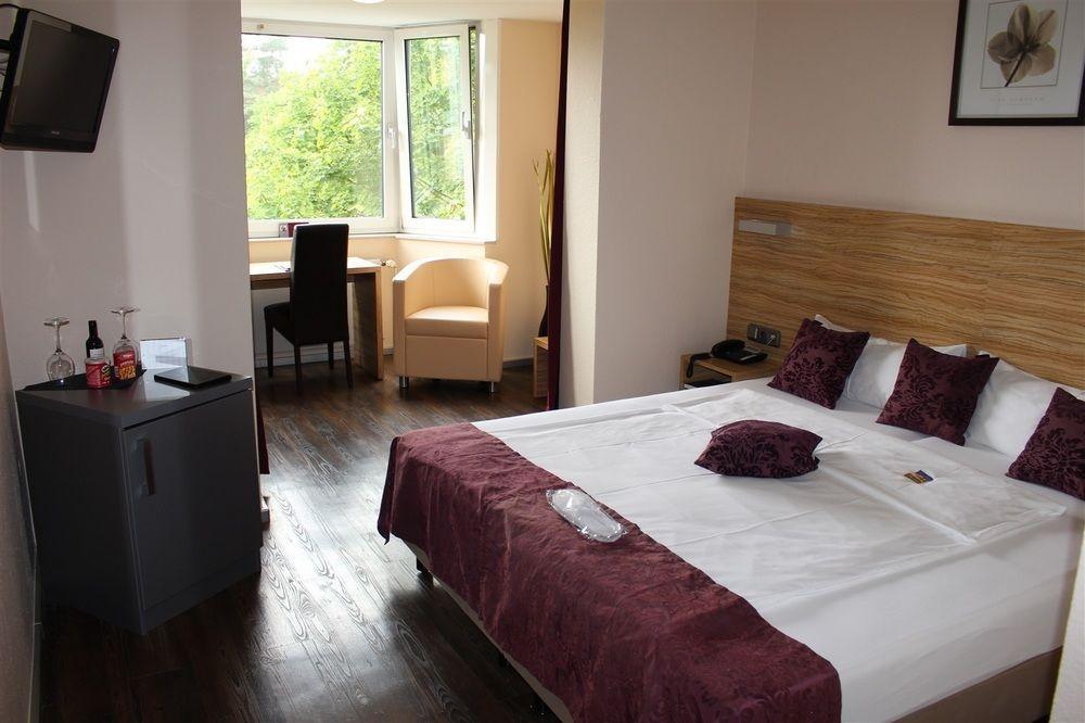 Hotel Bonjour Bad Soden am Taunus Exterior photo